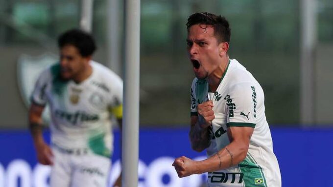 60 dos gols de Artur pelo Palmeiras foram de cabeça atacante é o