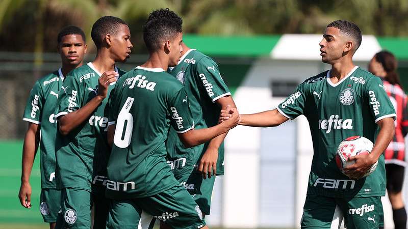 Atletas do Palmeiras em partida contra o Osvaldo Cruz, válida pela segunda rodada da segunda fase do Campeonato Paulista Sub-17, na Academia de Futebol 2, em Guarulhos-SP.