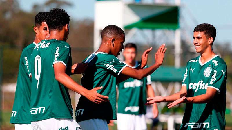 Palmeiras goleia Chapecoense e se reabilita no Campeonato Brasileiro Sub-17.