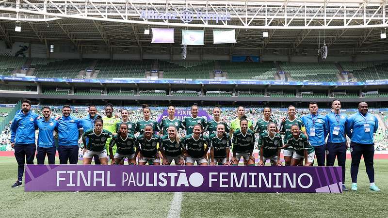 Palestrinas posam para a foto oficial antes da 2ª partida entre Palmeiras e Santos, válida pela final do Campeonato Paulista Feminino, no Allianz Parque, em São Paulo-SP.