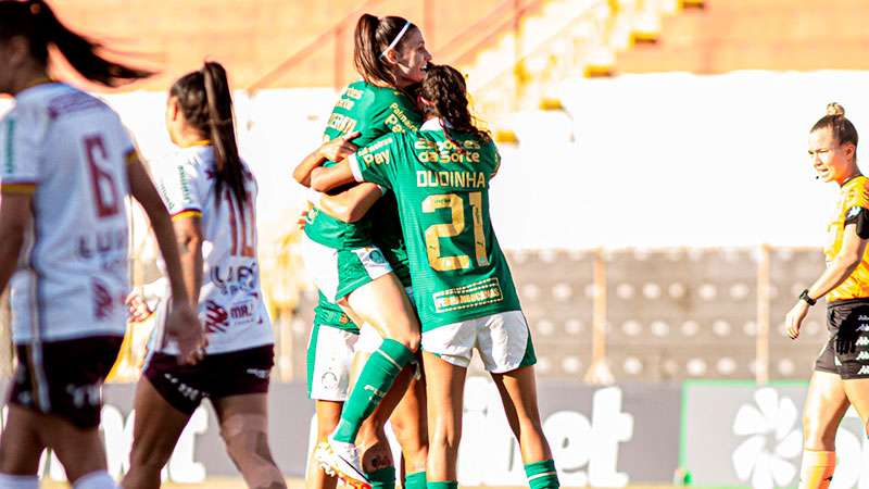 Em jogo de golaços, Palmeiras estreia com vitória no Paulista Feminino.