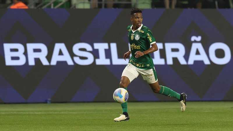 Estêvâo em jogo do Palmeiras contra o Red Bull Bragantino, durante partida válida pela décima rodada do Brasileirão 2024, no Allianz Parque.