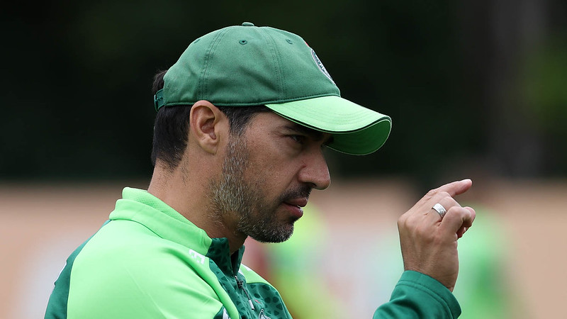 Abel Ferreira: de jogador a treinador com qualidades e estratégias bem vincadas